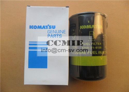 Замена фильтра топлива землечерпалки KOMATSU, фильтр топлива двигателя дизеля тележки 